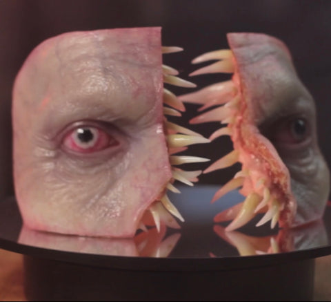 “With Teeth” ARTIST SPECIAL No. 09 Custom Watcher Display